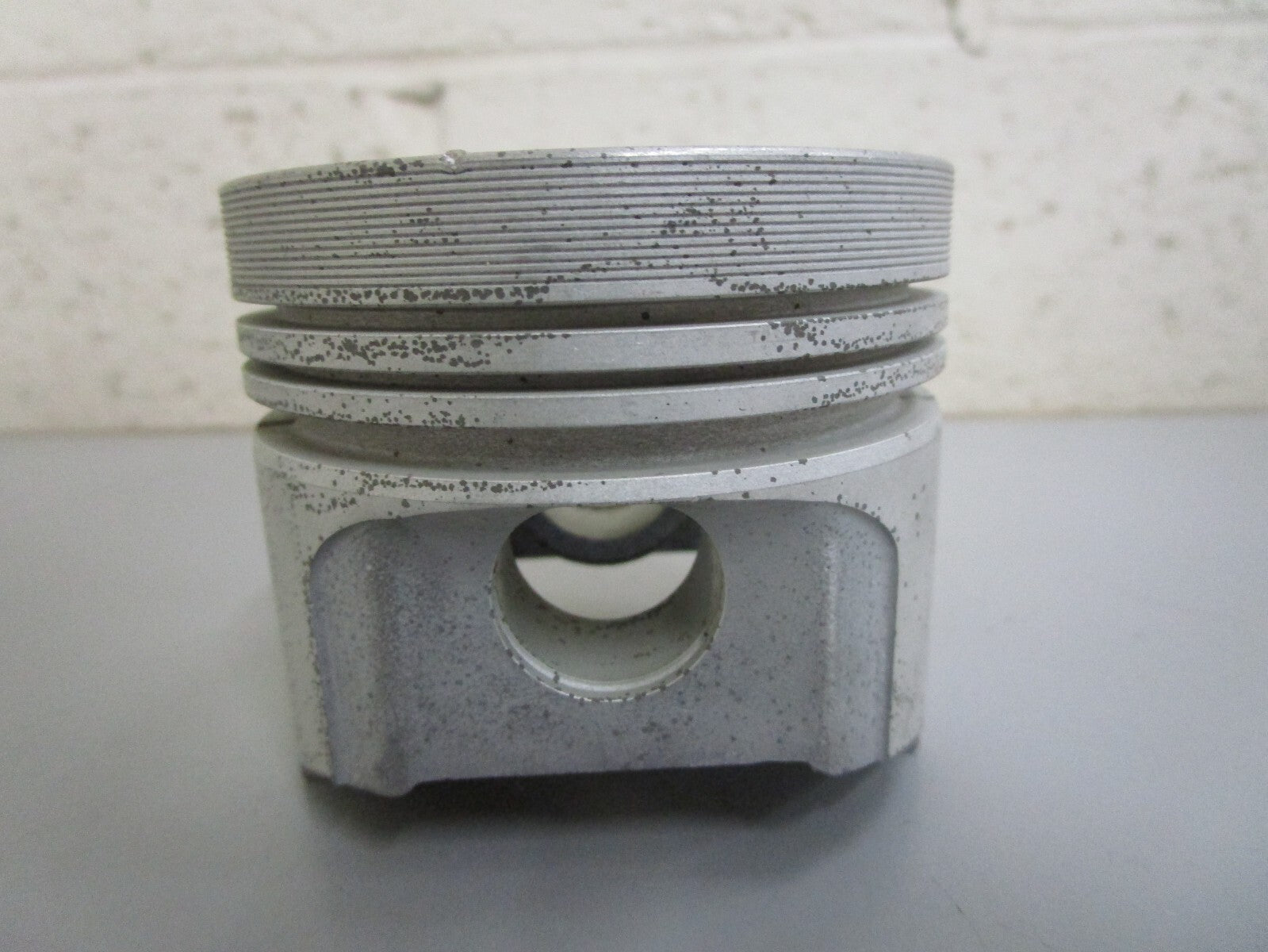 *NEW* 0820 Onan Piston 185-2428