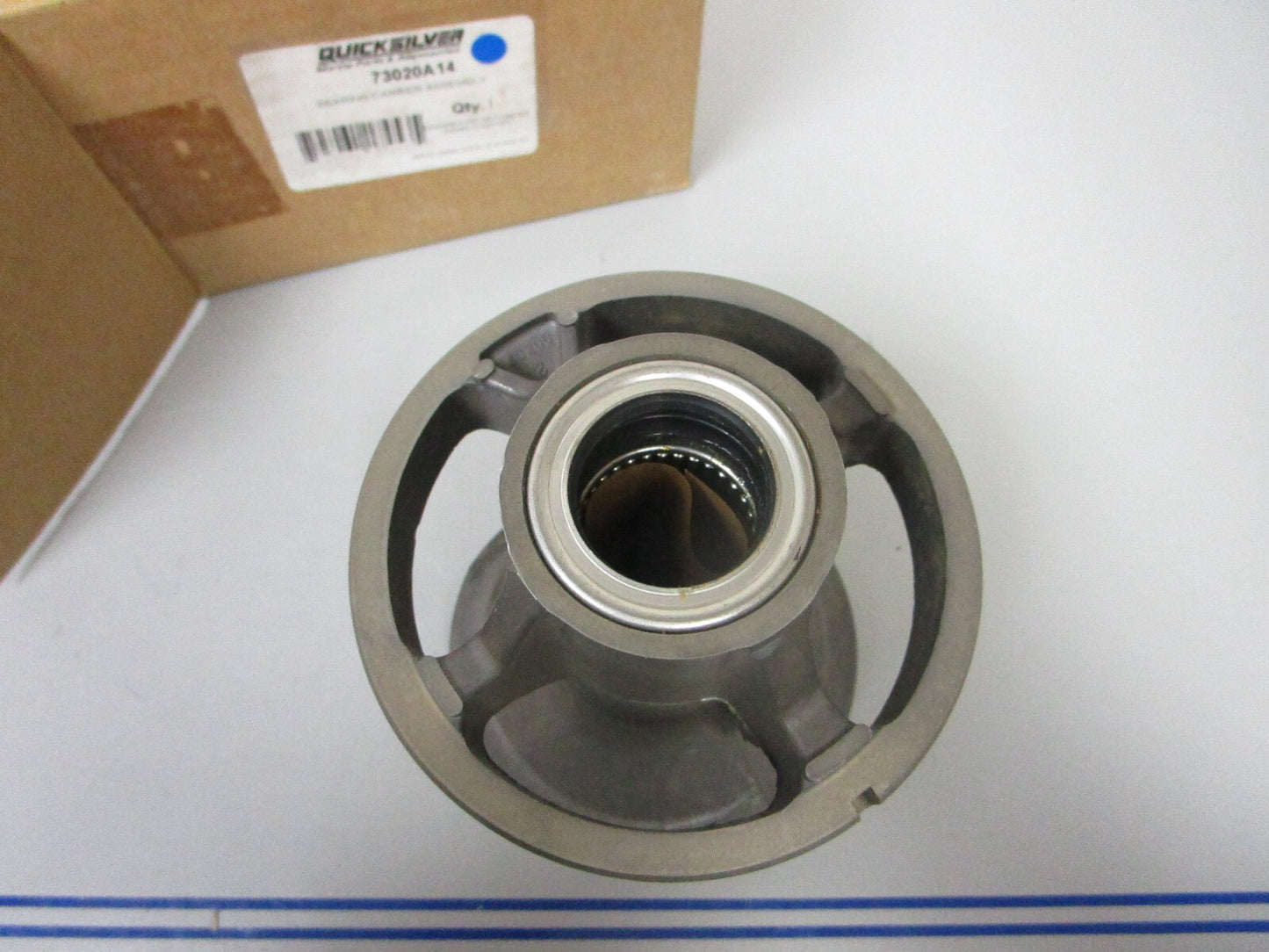 *NEW OEM* 0720 Mercury Quicksilver Bearing Carrier 73020A14