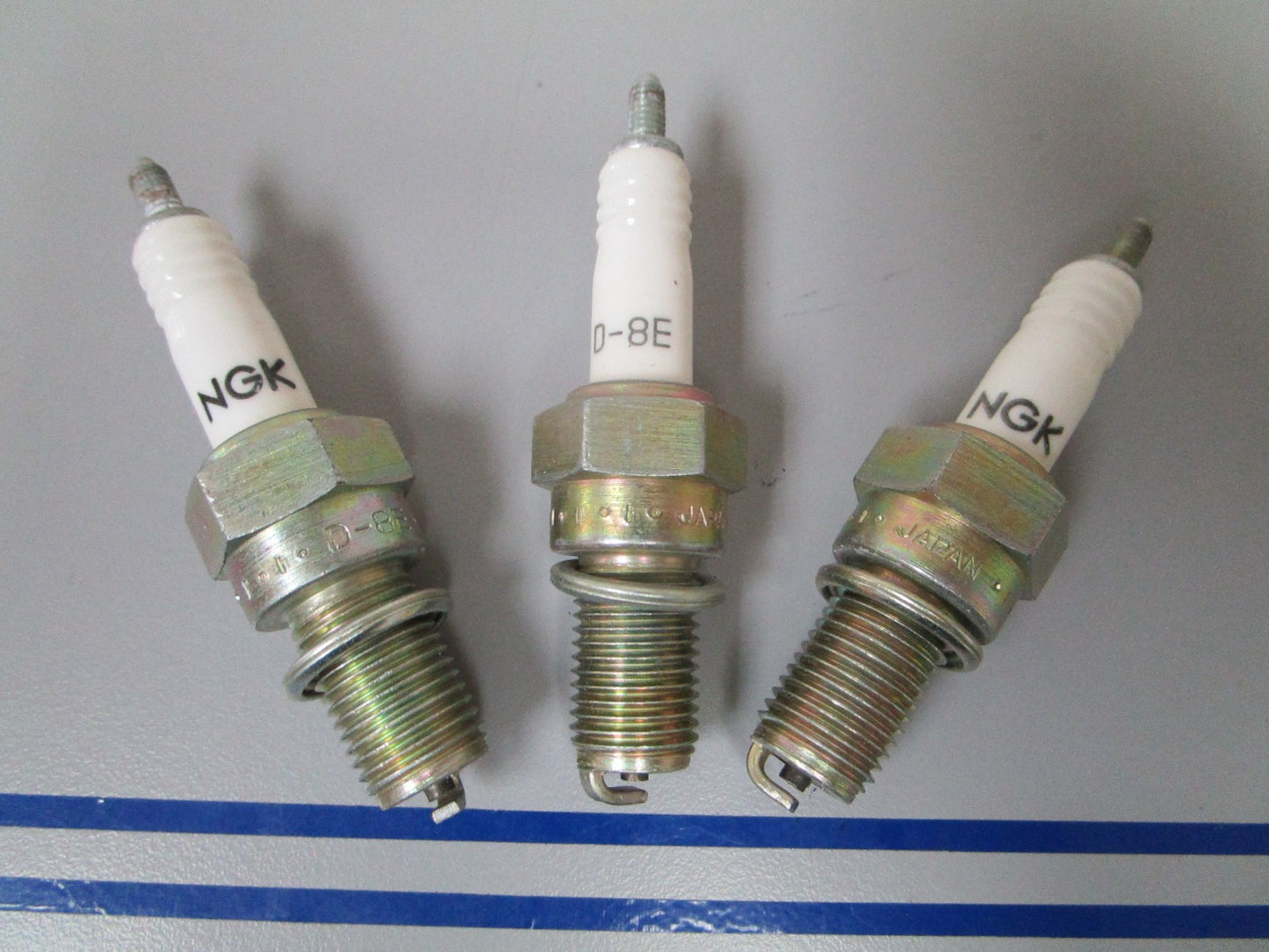 NEW (LOT OF 3) D-8E NGK Spark Plug 0810