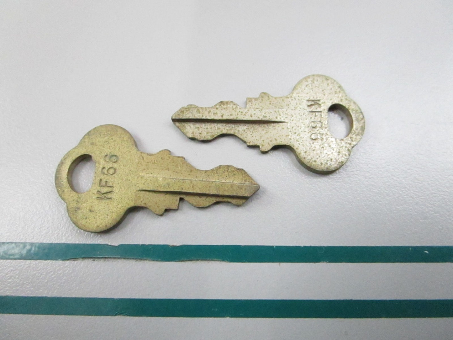 NEW OEM (LOT OF 2) 501581 0501581 OMC Johnson Evinrude KF66 Ignition Key 0810