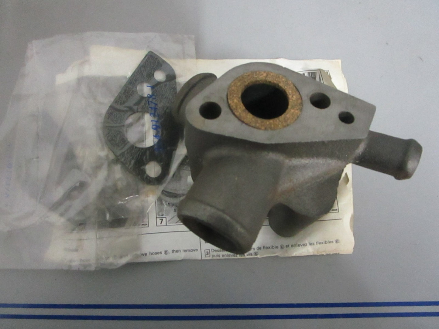 NEW OEM 986521 0986521 OMC Johnson Evinrude Thermostat Housing Kit 0820