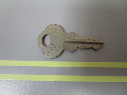 *NEW OEM* 0810 OMC Johnson Evinrude Ignition Key KF12 501527 0501527