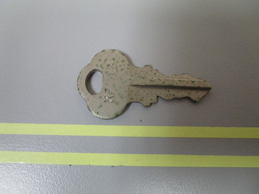 *NEW OEM* 0810 OMC Johnson Evinrude Ignition Key KF12 501527 0501527