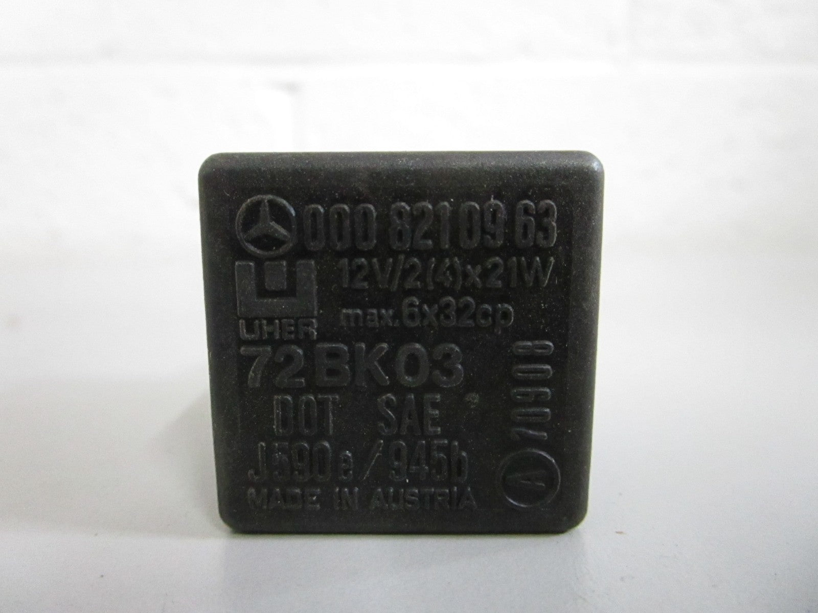 NEW OEM 0008210963 Mercedes-Benz 12V Relay 0820