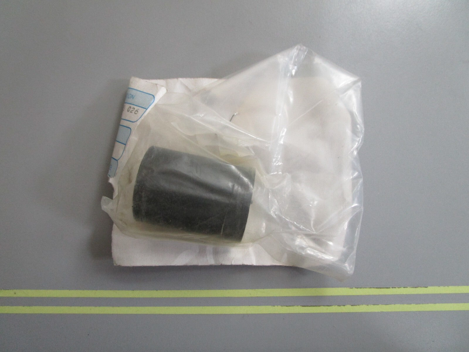 *NEW OEM* 0810 OMC Johnson Evinrude Grommet 327121 0327121