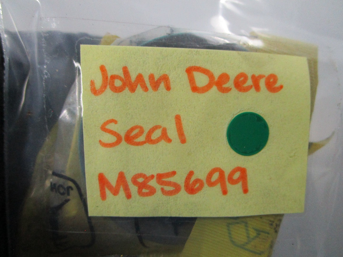 NEW OEM M85699 John Deere Seal  0810