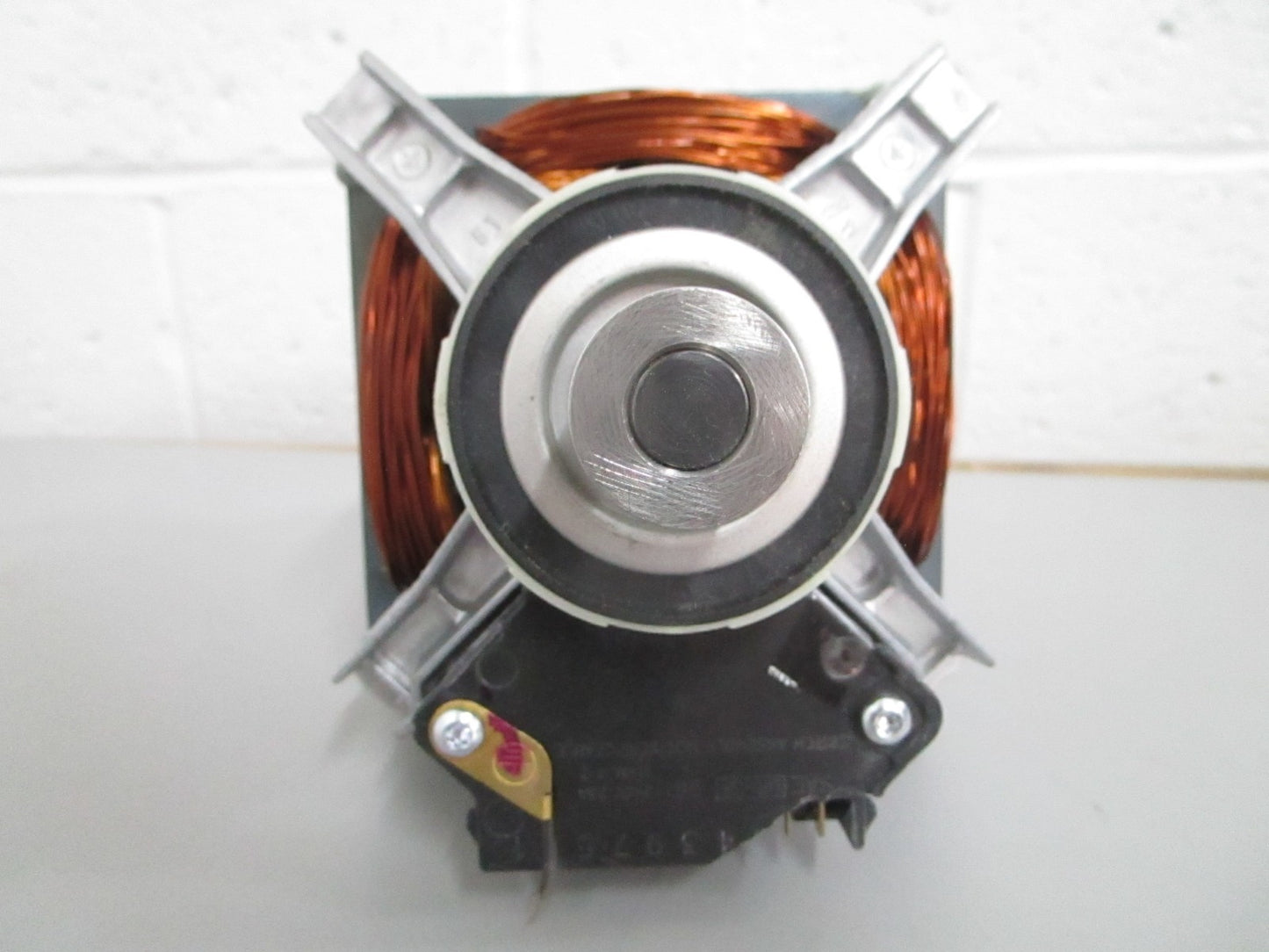 *NEW OEM* 0820 Electrolux Motor & Pulley 131560100