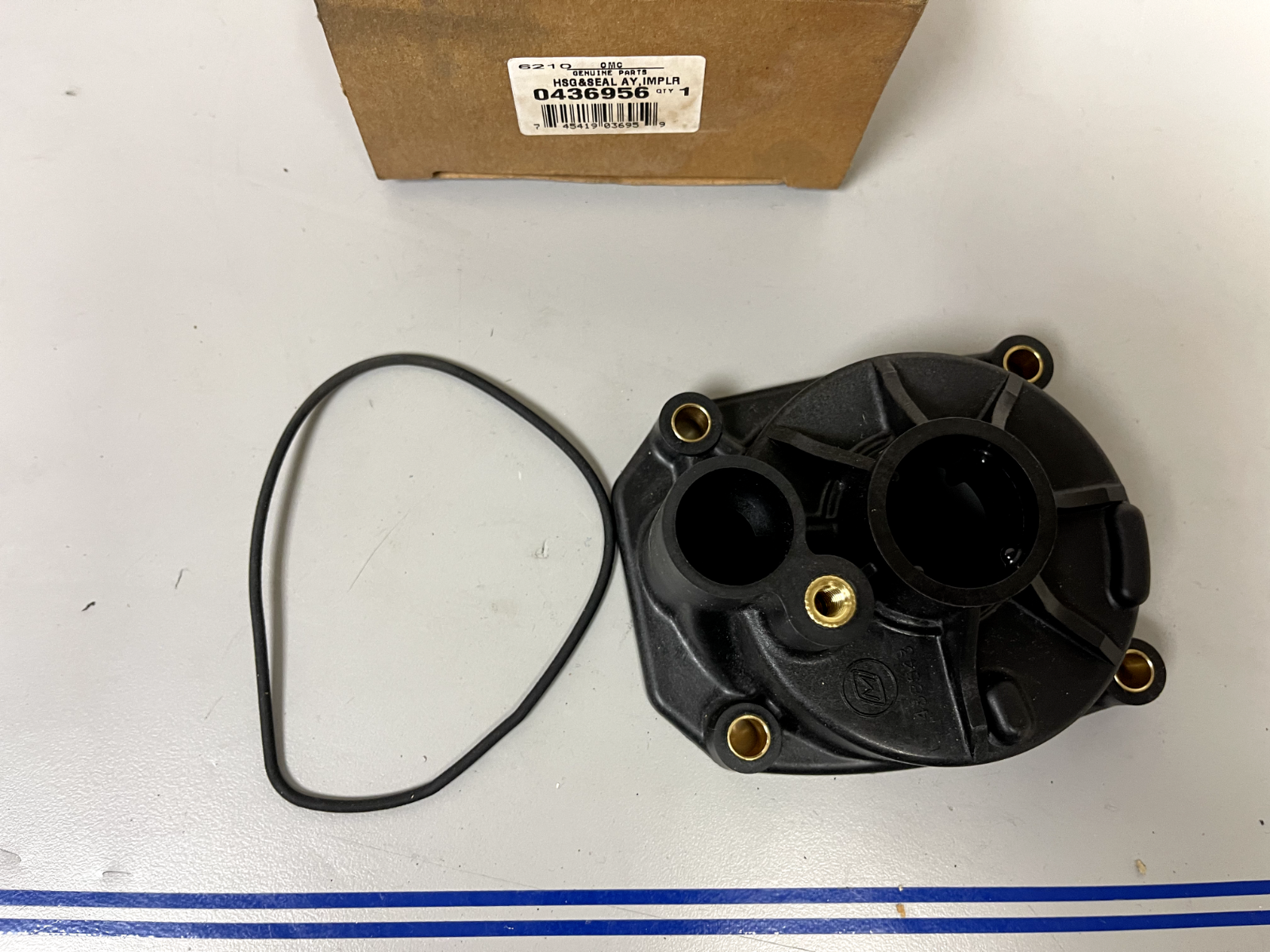 *NEW OEM* 0670 OMC Johnson Evinrude Housing and Seal 0436956 436956