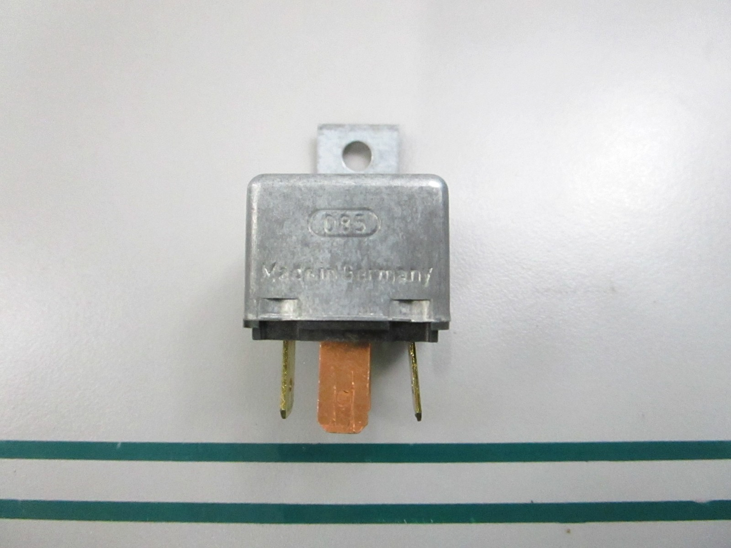 NEW OEM 876040 Volvo Penta Relay 0810
