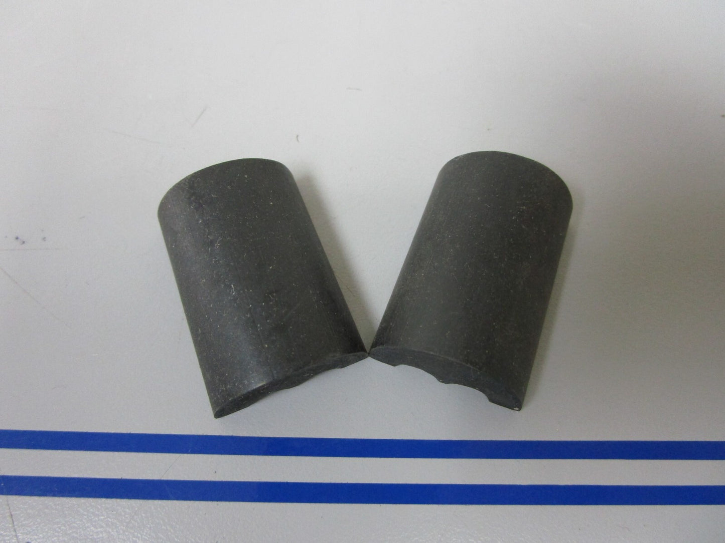 *NEW OEM* (LOT OF 2) 0810 OMC Johnson Evinrude Grommet 326899 0326899
