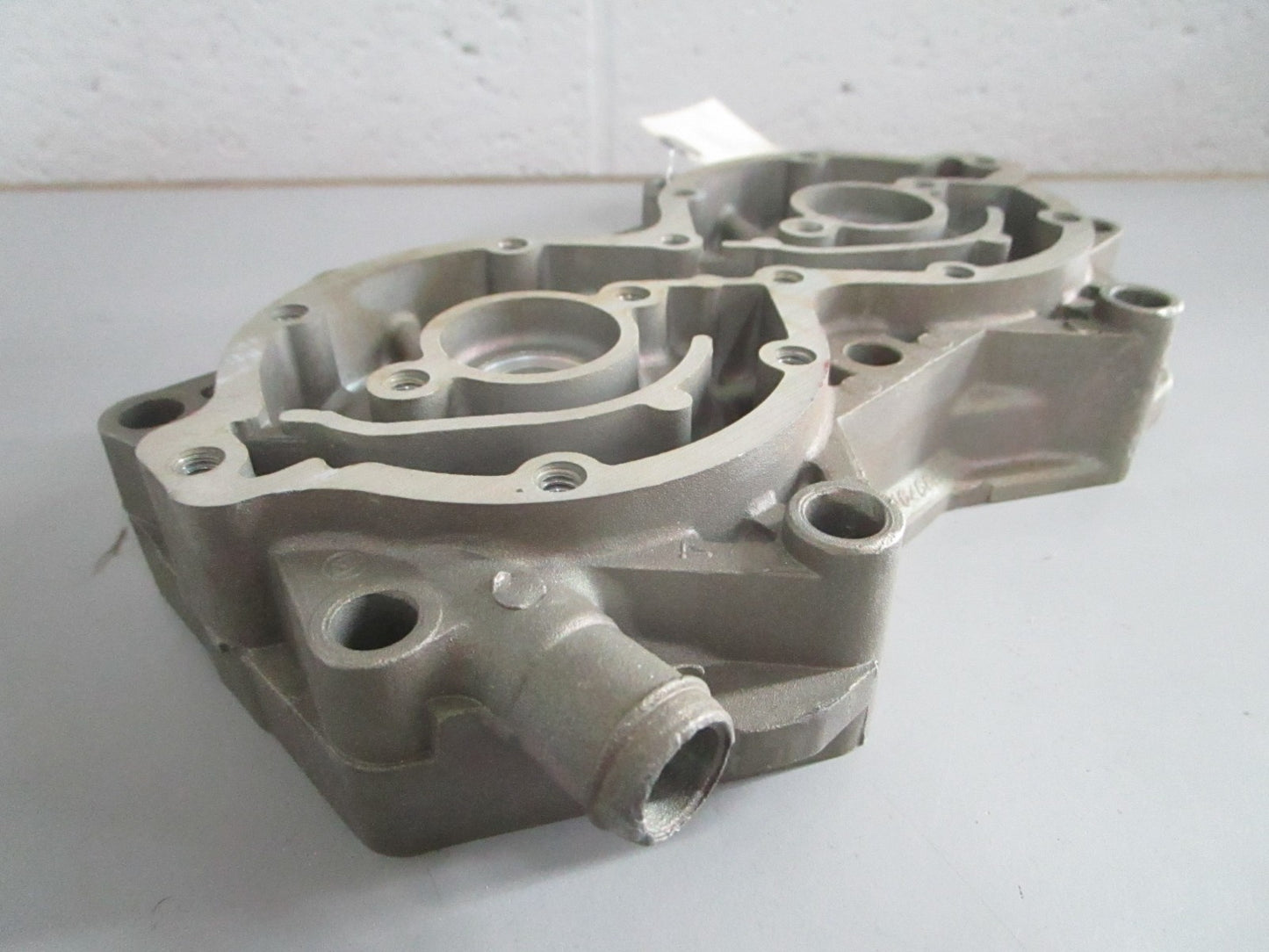 NEW OEM 316466 0316466 OMC Johnson Evinrude PORT Cylinder Head 0820
