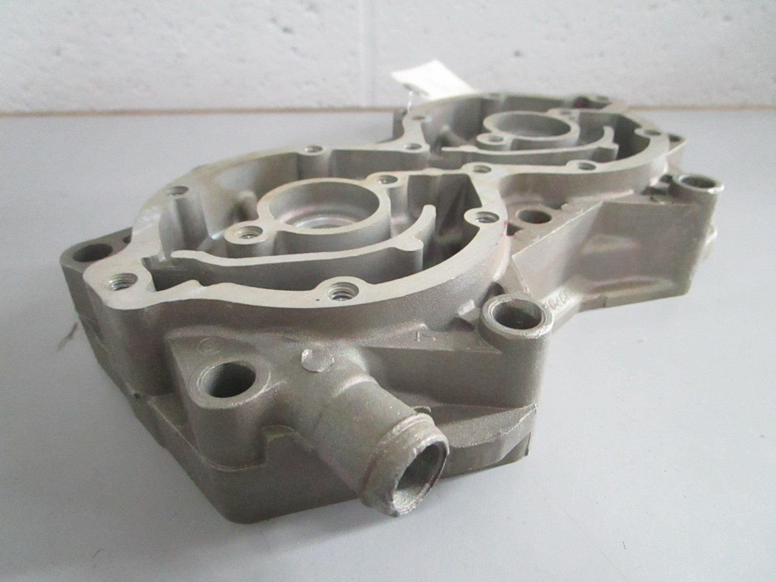 NEW OEM 316466 0316466 OMC Johnson Evinrude PORT Cylinder Head 0820