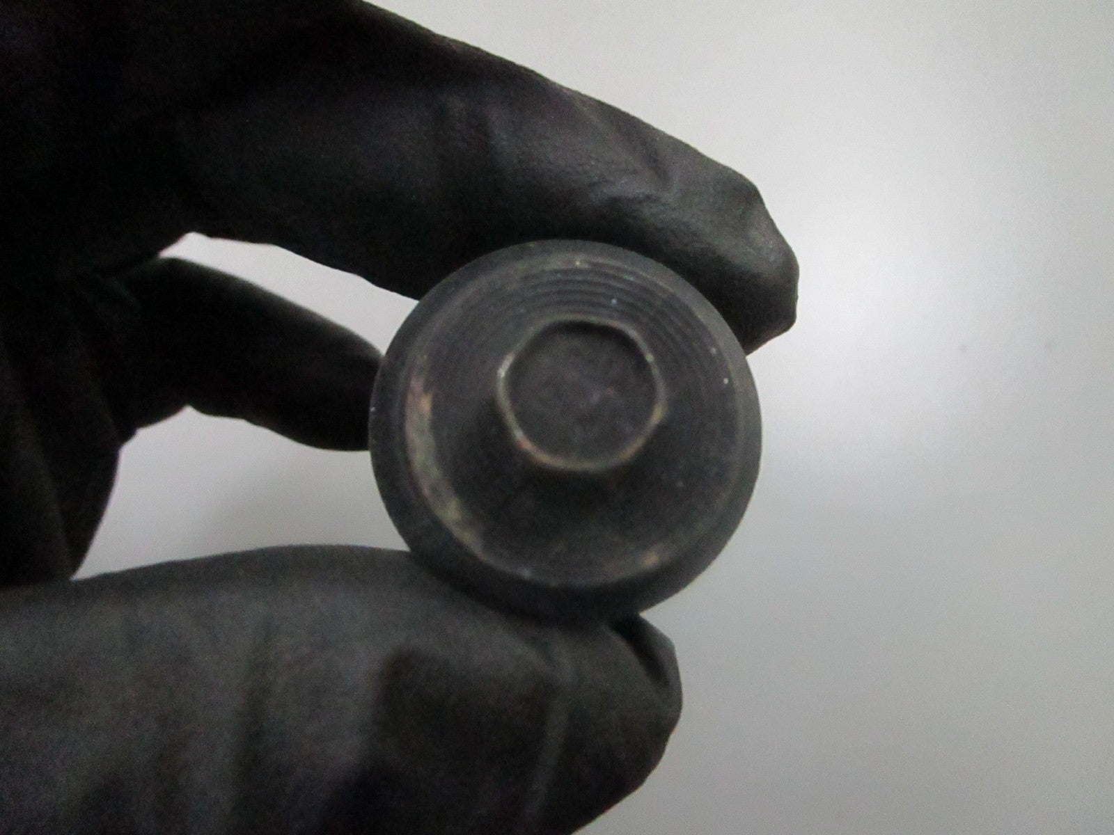 *NEW OEM* 0810 Cummins Isolator Cap 3959400