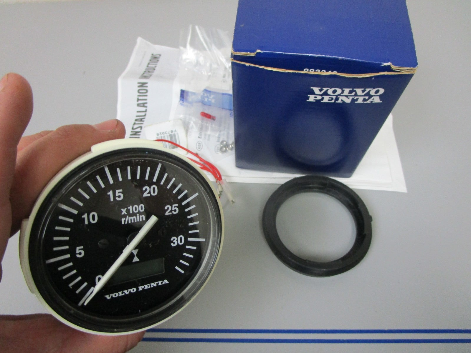 NEW OEM 873998 Volvo Penta 30 3000 RPM Tachometer Gauge Instrument 0720
