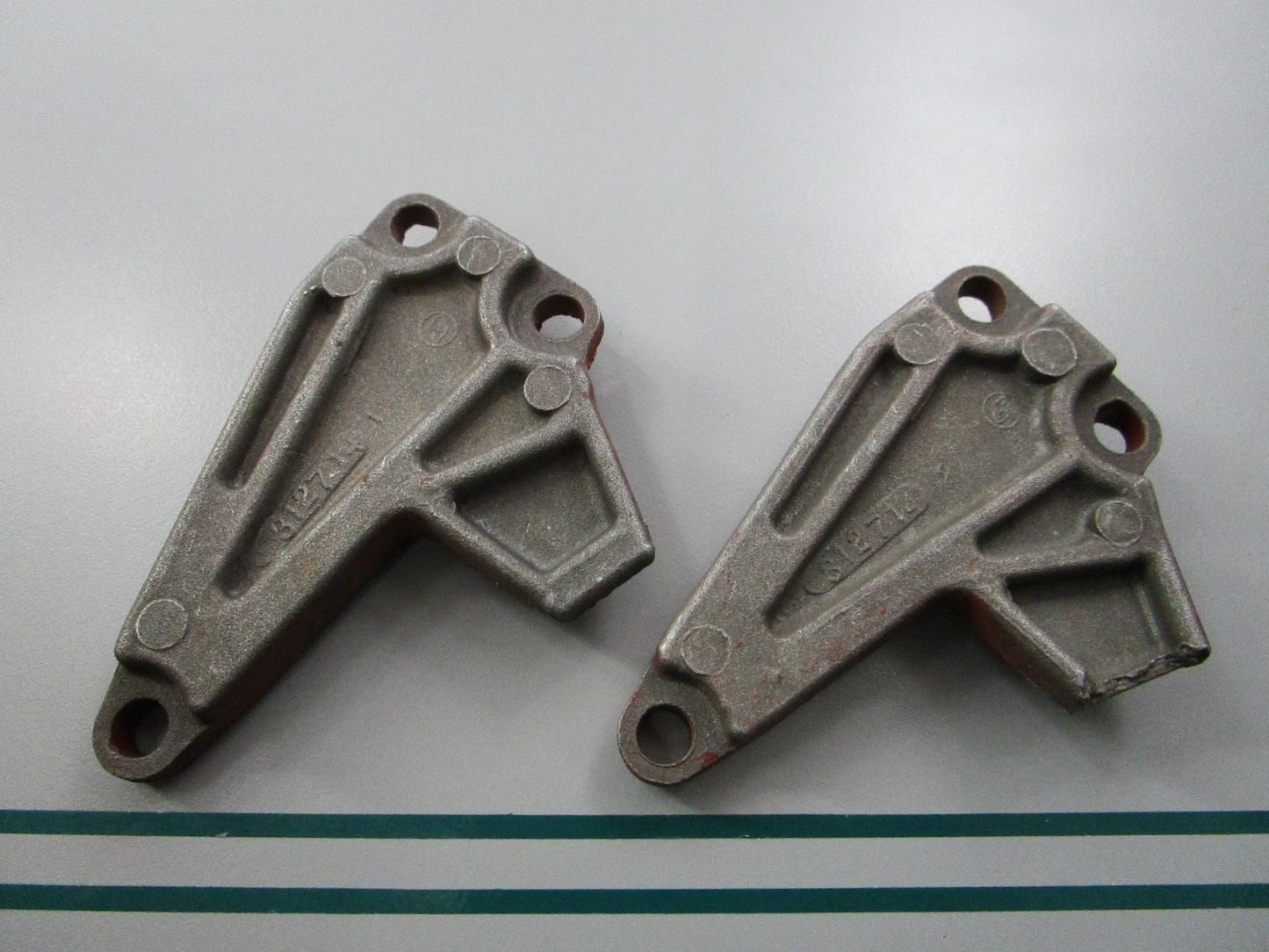 NEW OEM (LOT OF 2) 312714 0312714 OMC Johnson Evinrude Thermostat Cover 0810