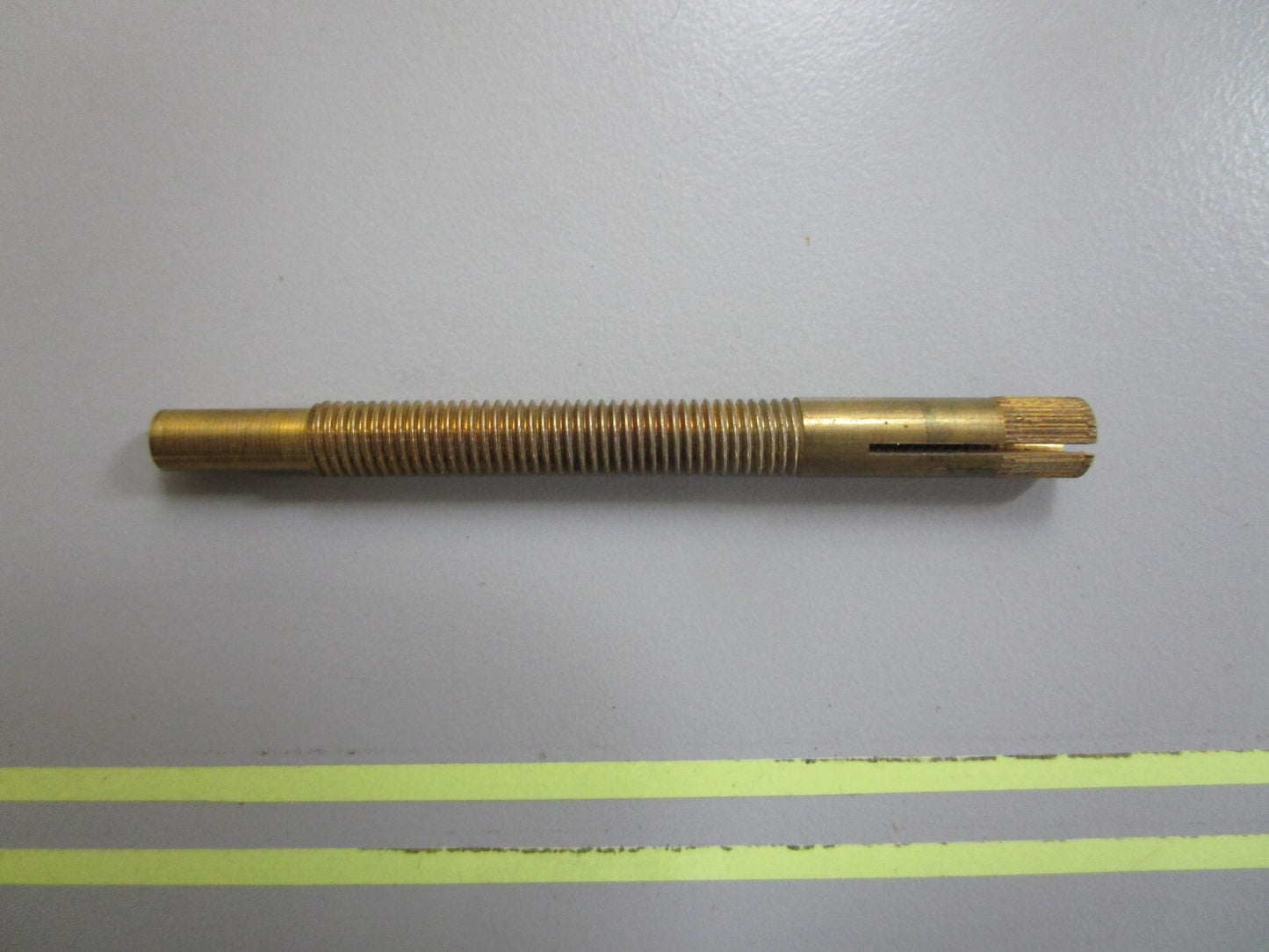 *NEW OEM* 0810 OMC Johnson Evinrude Needle Valve 305505 0305505