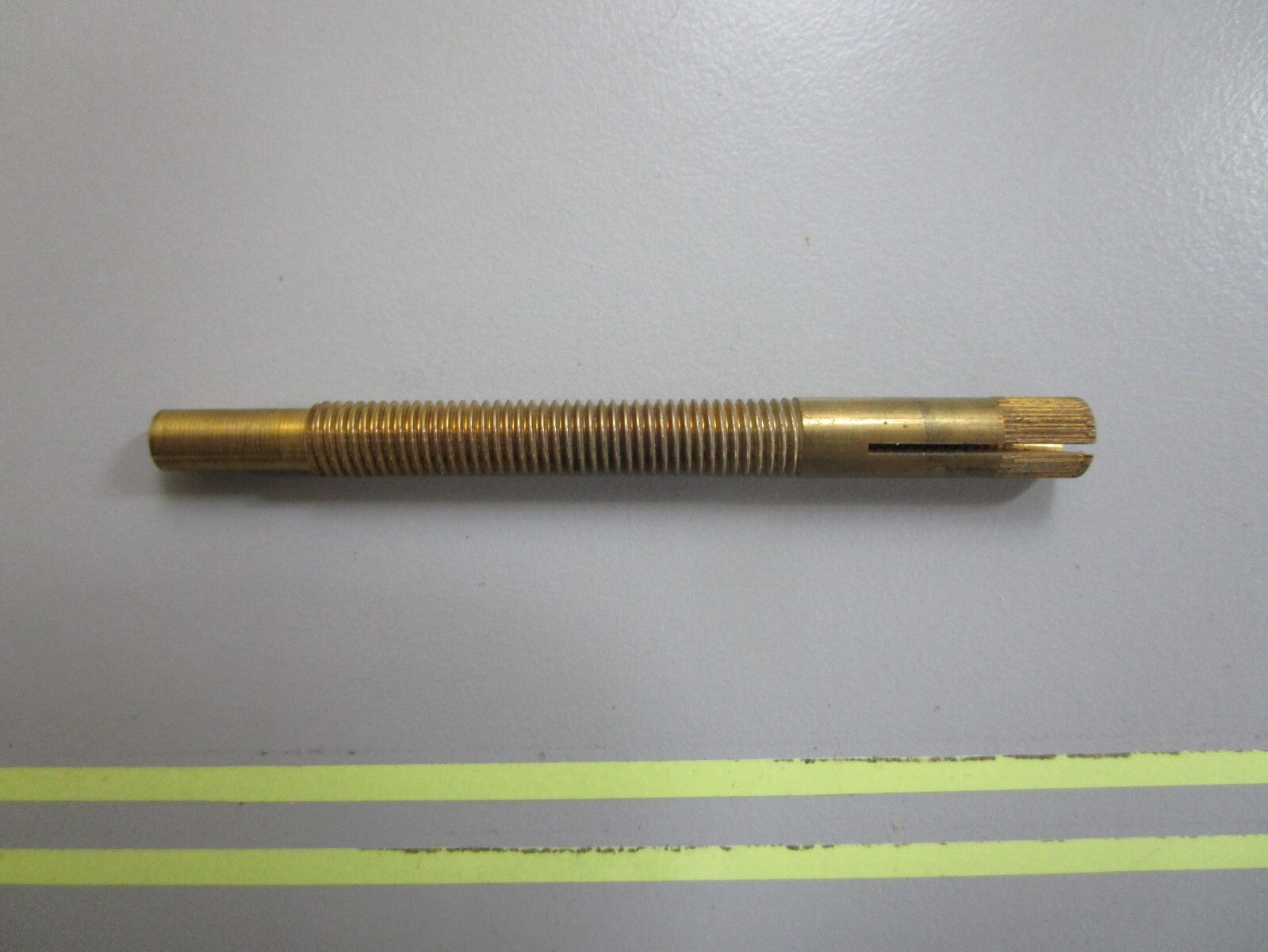 *NEW OEM* 0810 OMC Johnson Evinrude Needle Valve 305505 0305505