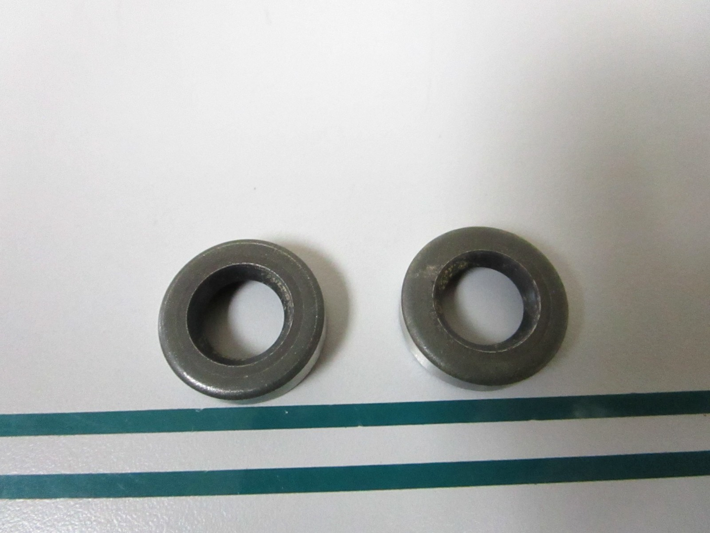 NEW OEM (LOT OF 2) 318972 0318972 OMC Johnson Evinrude Seal 0810