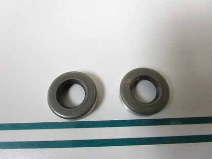 NEW OEM (LOT OF 2) 318972 0318972 OMC Johnson Evinrude Seal 0810