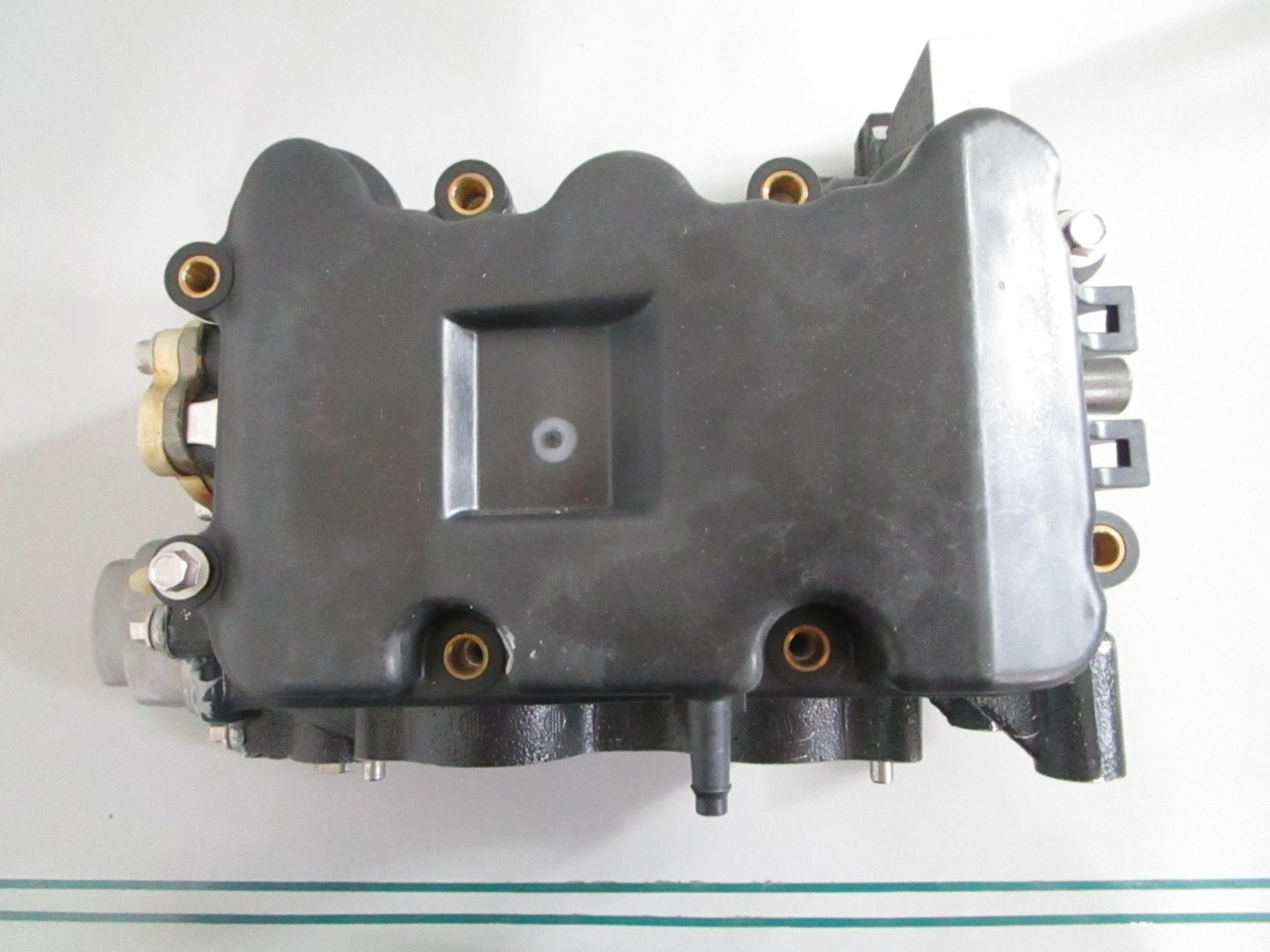 NEW OEM 437992 0437992 OMC Johnson Evinrude 9.9-15HP Cylinder Head Case 0820