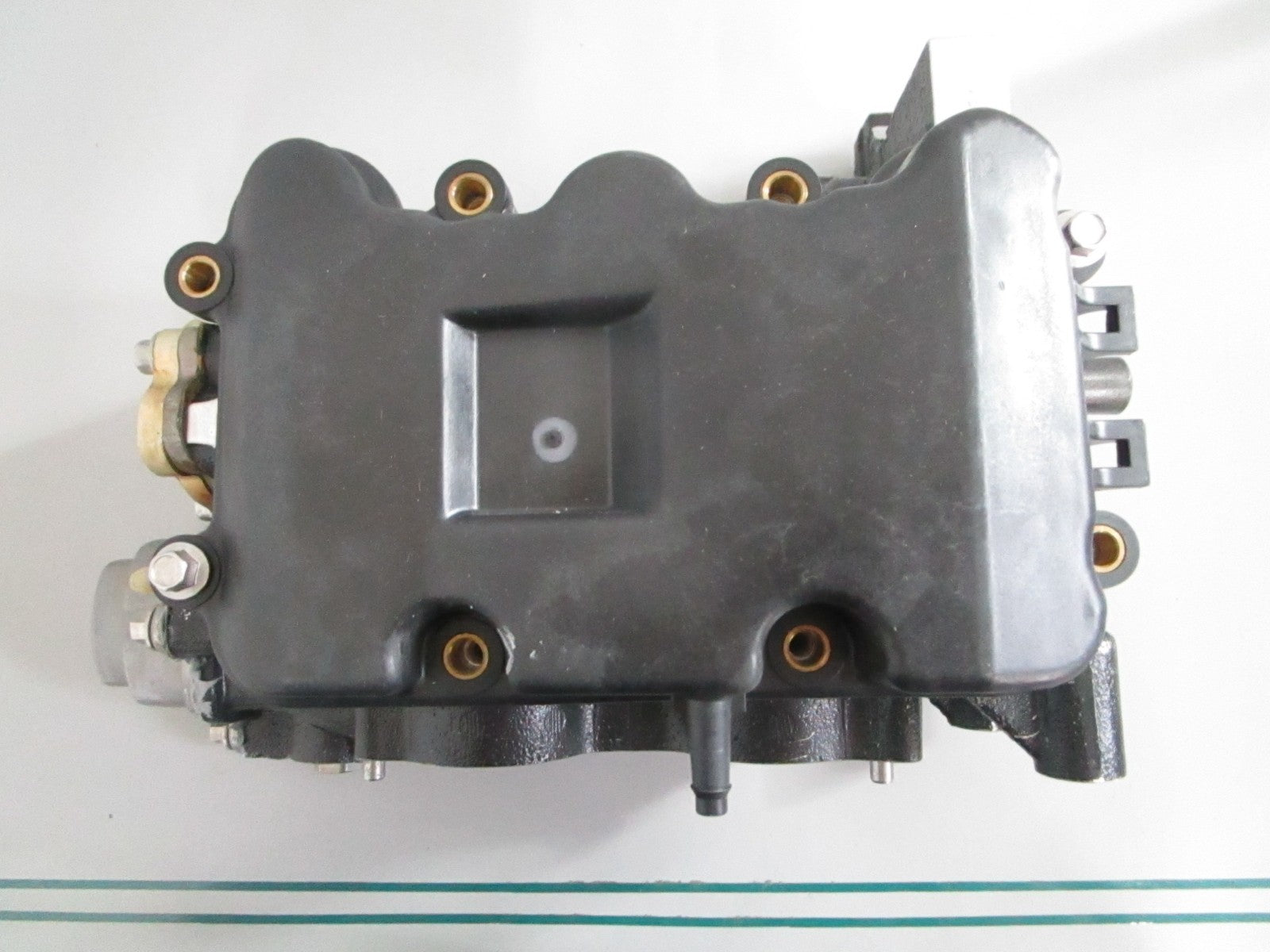 NEW OEM 437992 0437992 OMC Johnson Evinrude 9.9-15HP Cylinder Head Case 0820