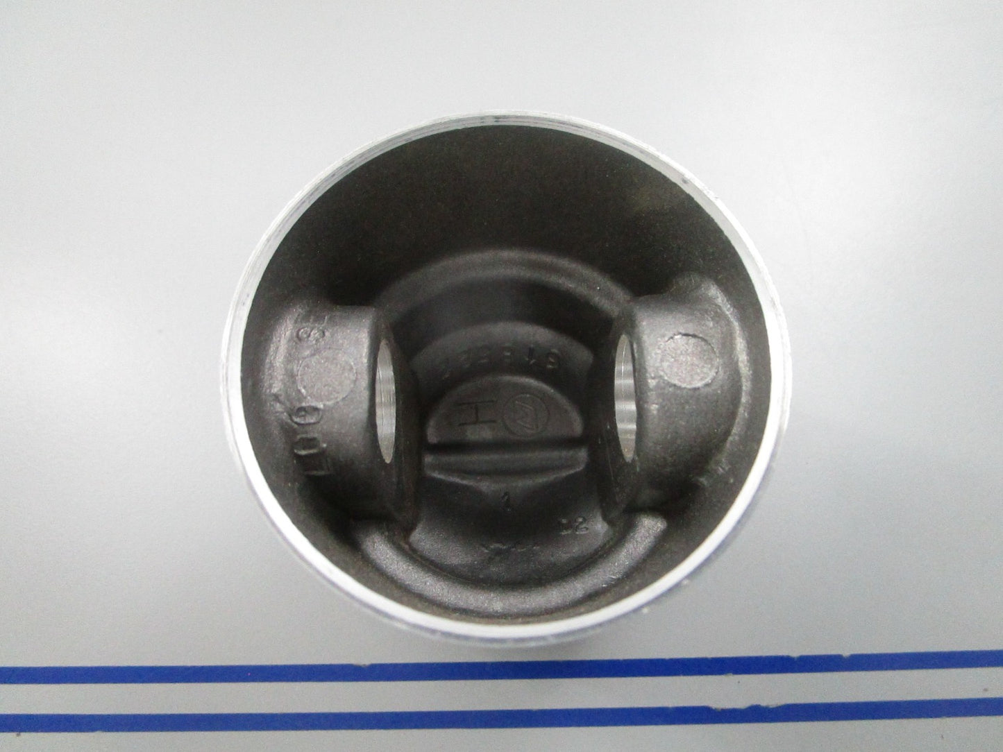 NEW OEM 385867 0385867 OMC Johnson Evinrude Piston 0810