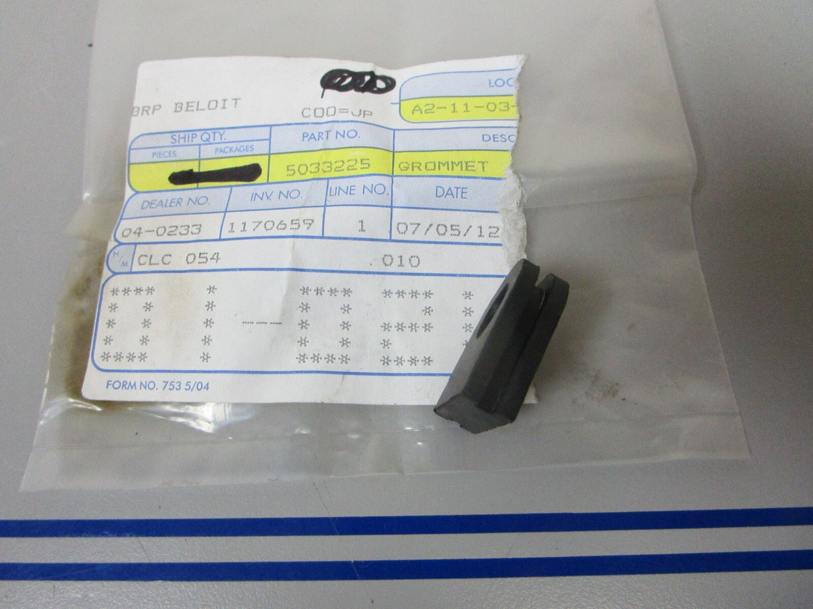 *NEW OEM* 0810 OMC Johnson Evinrude Grommet 5033225