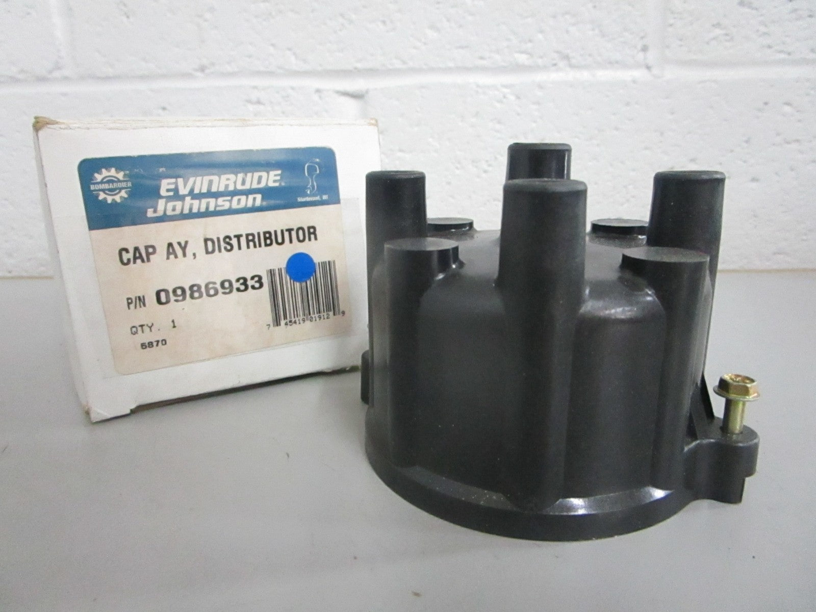 NEW OEM 986933 0986933 OMC Johnson Evinrude Distributor Cap Assy 0820