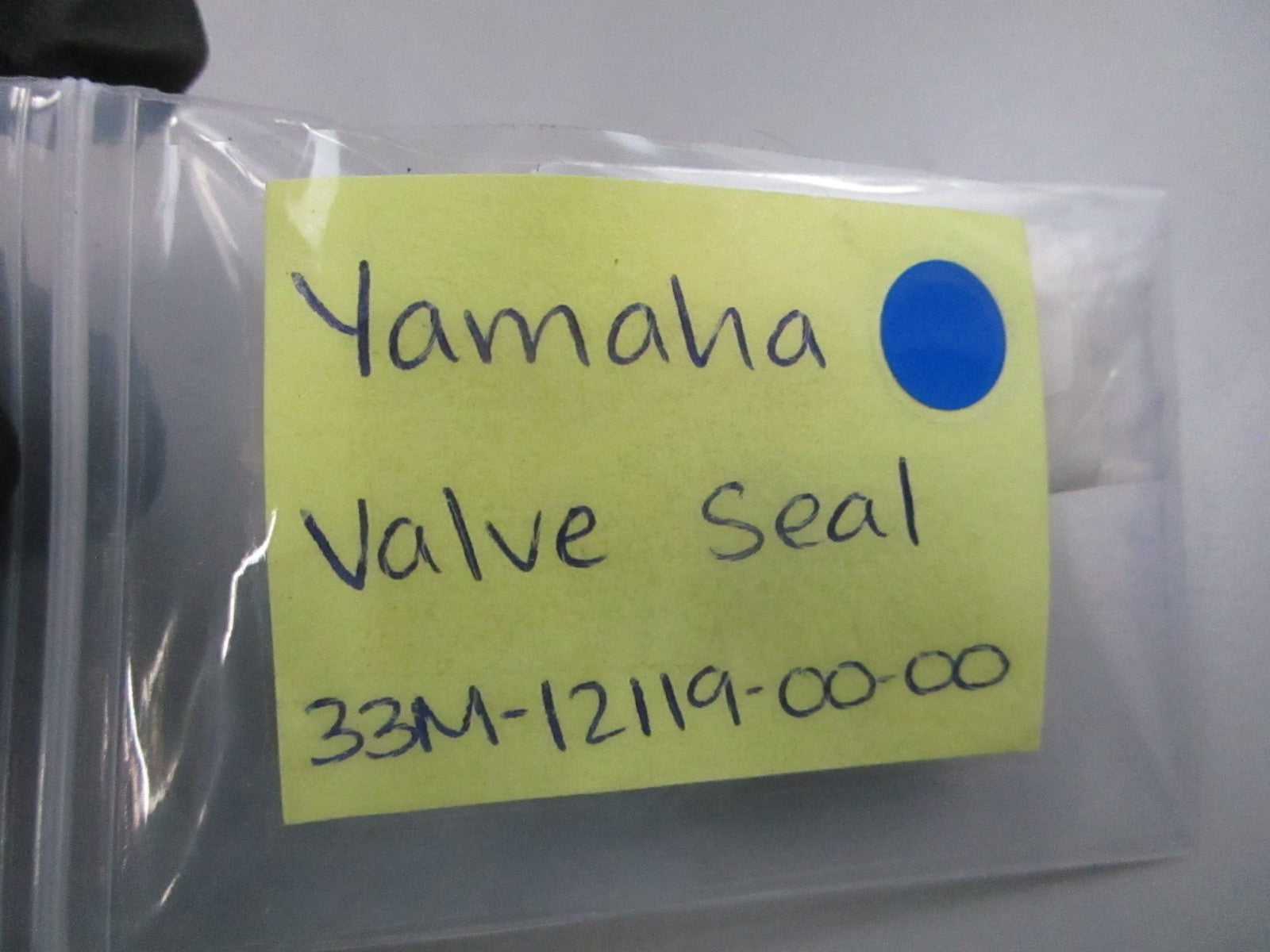 NEW OEM 33M-12119-00-00 Yamaha Valve Seal 0810