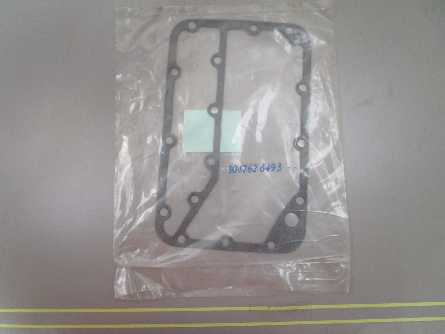 *NEW OEM* 0810 OMC Johnson Evinrude Gasket Cover 304762 0304762