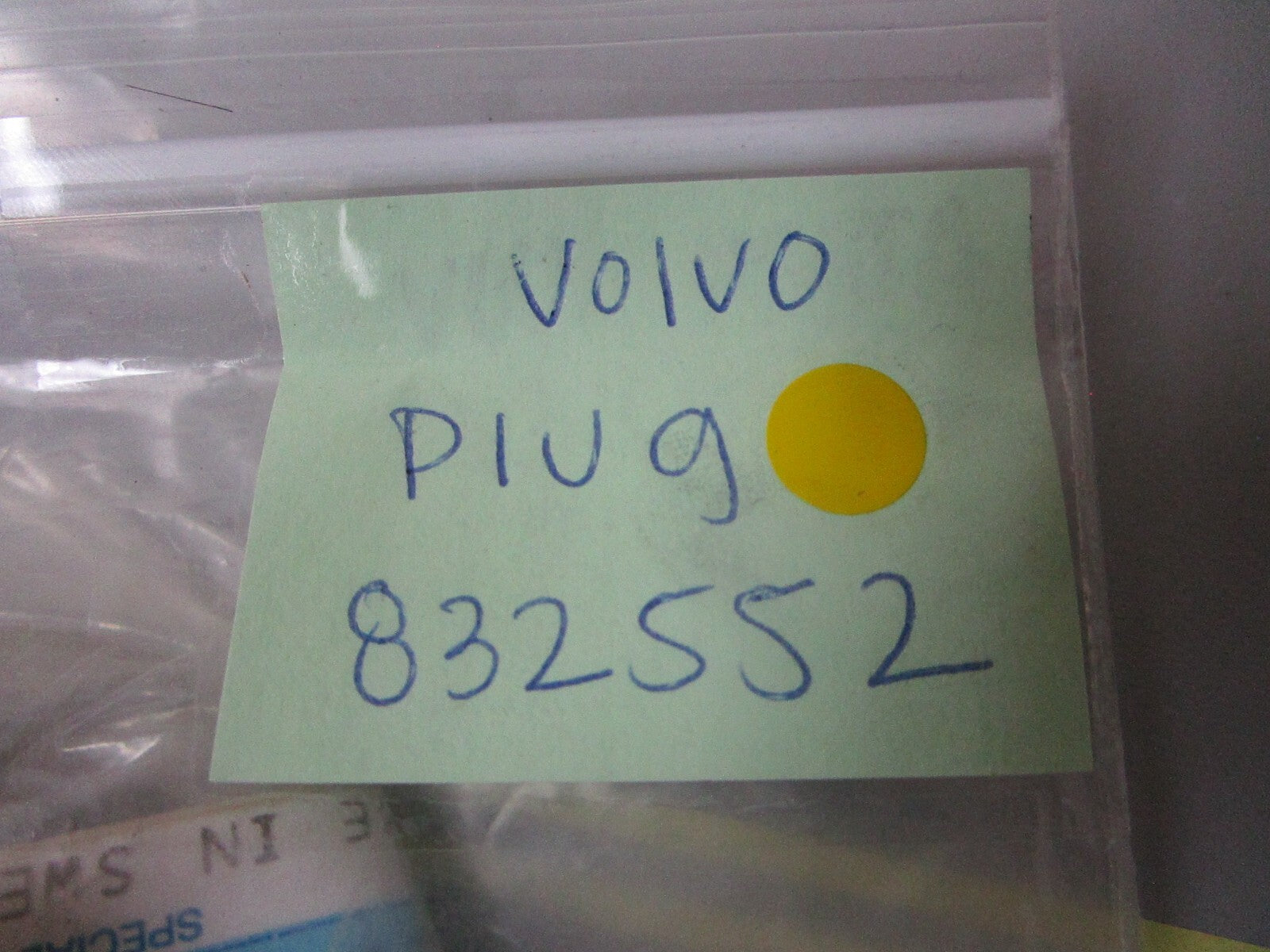 *NEW OEM* 0810 Volvo Penta Plug 832552