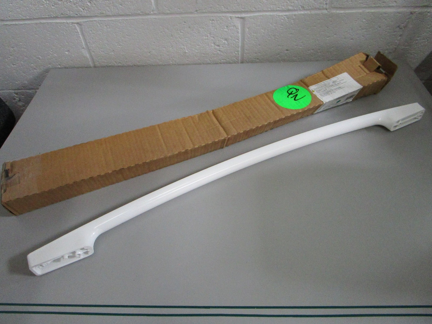 Whirlpool NEW OEM Range Oven Door Vent Trim W10817433 White NOS Part 0820