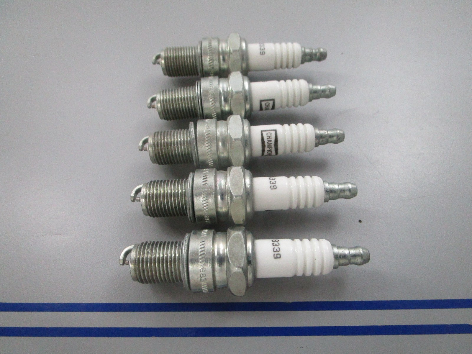 NEW (LOT OF 5) 8339 Champion Spark Plug 0810