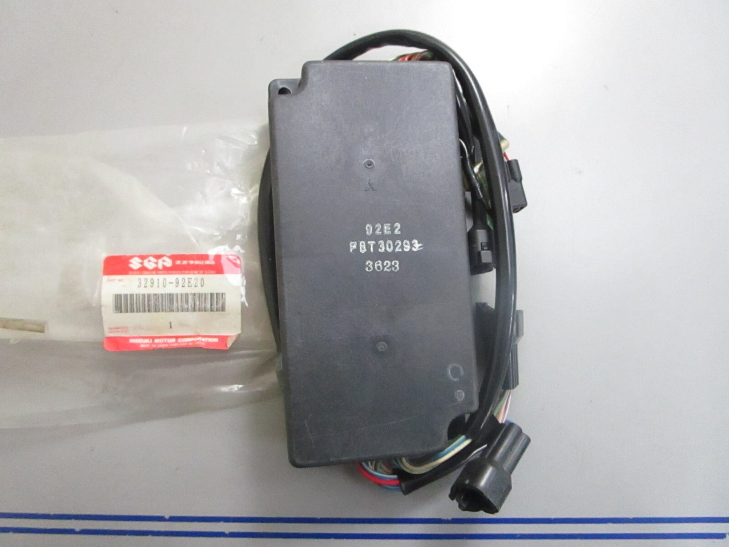 *NEW OEM* 0820 Suzuki Ignition Control Unit 32910-92E20
