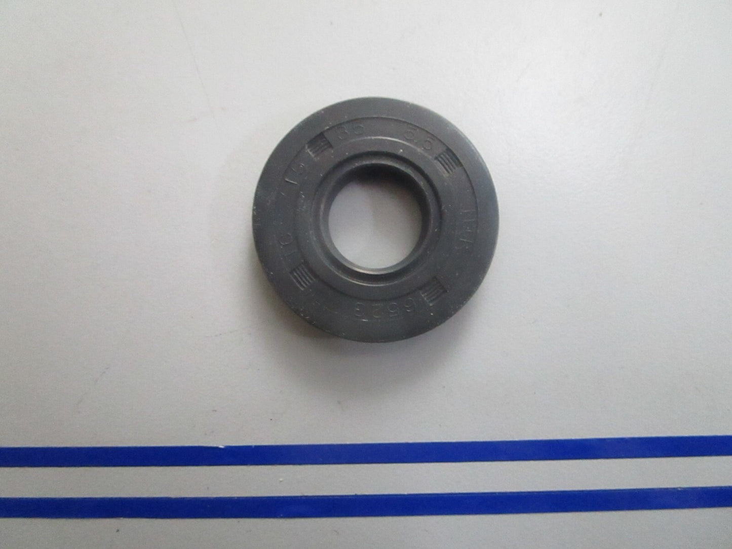 *NEW OEM* 0810 OMC Johnson Evinrude Crankshaft Seal 115604 0115604