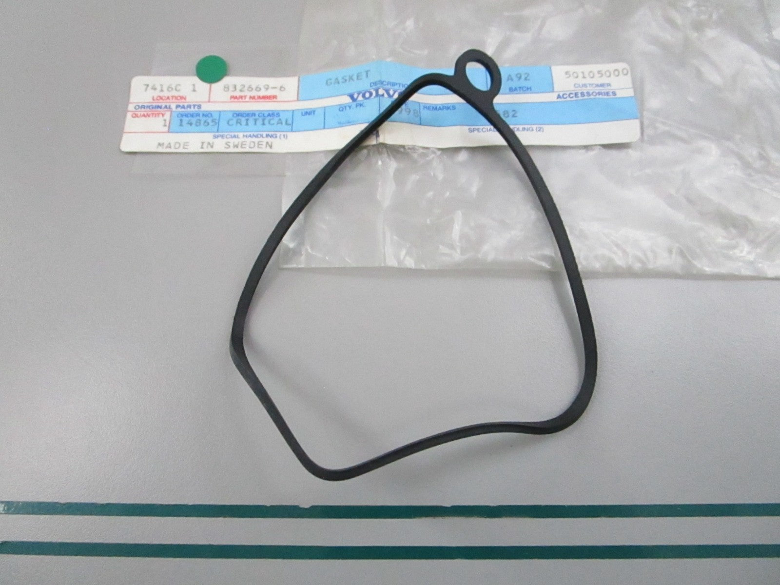 NEW OEM 832669-6 Volvo Penta Gasket 0810