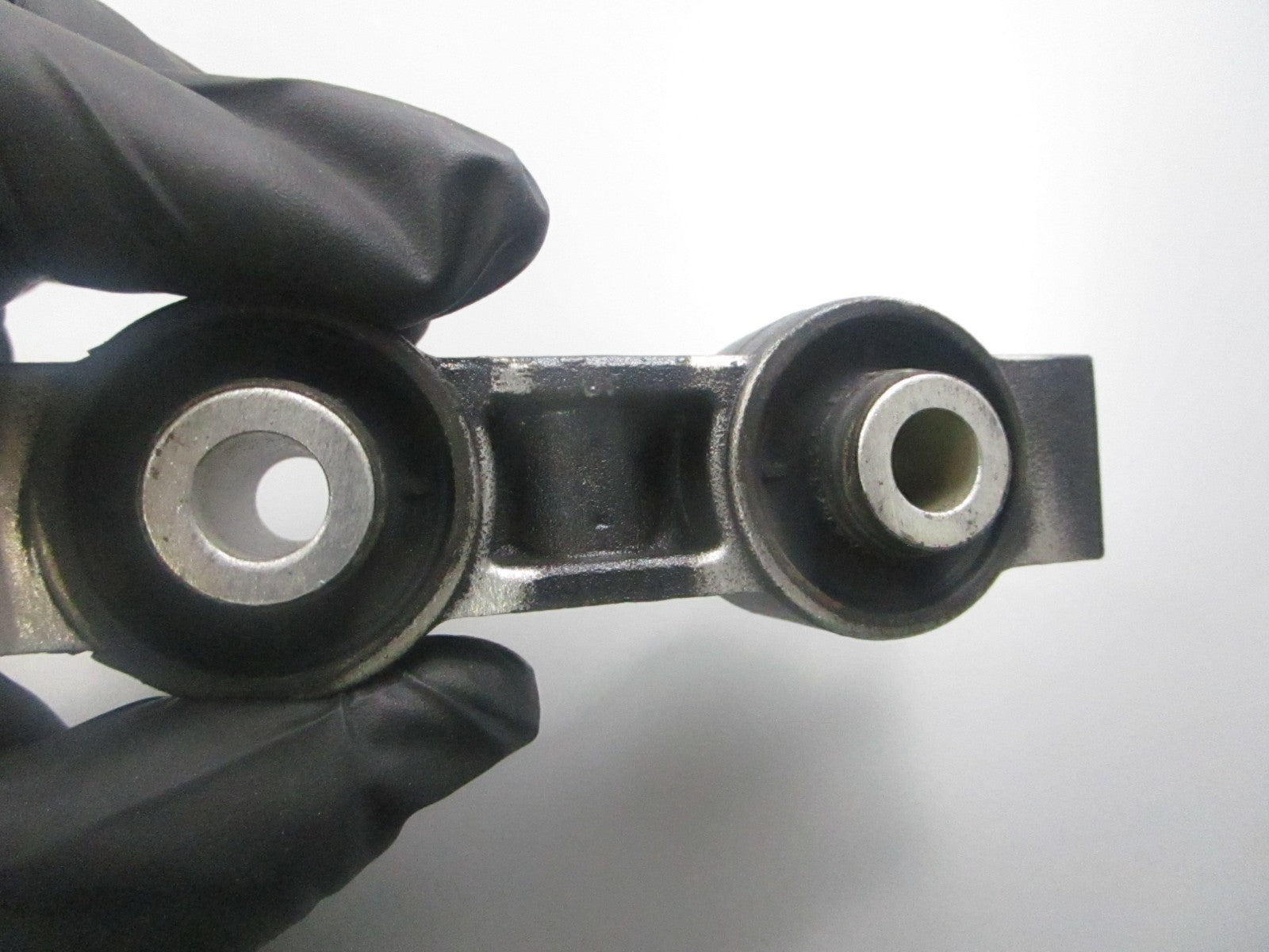 *NEW OEM* 0810 OMC Johnson Evinrude Rubber Mount 395873 0395873