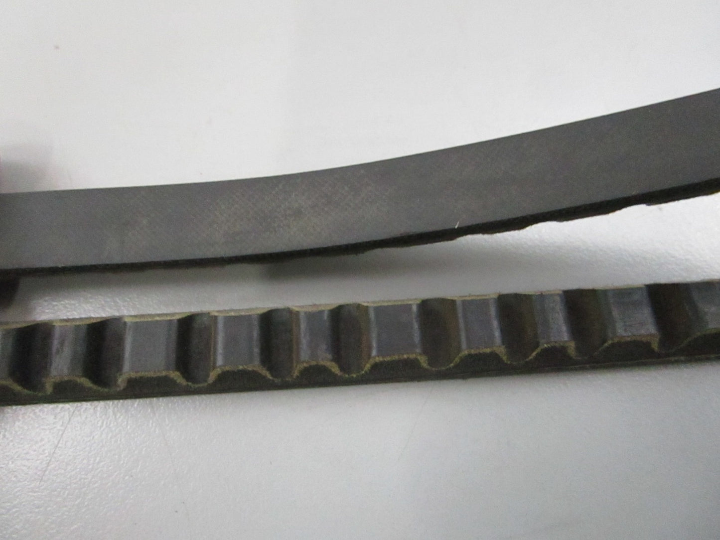 Gates 7440 Automotive XL V-Belt Notched 44in NEW 0810