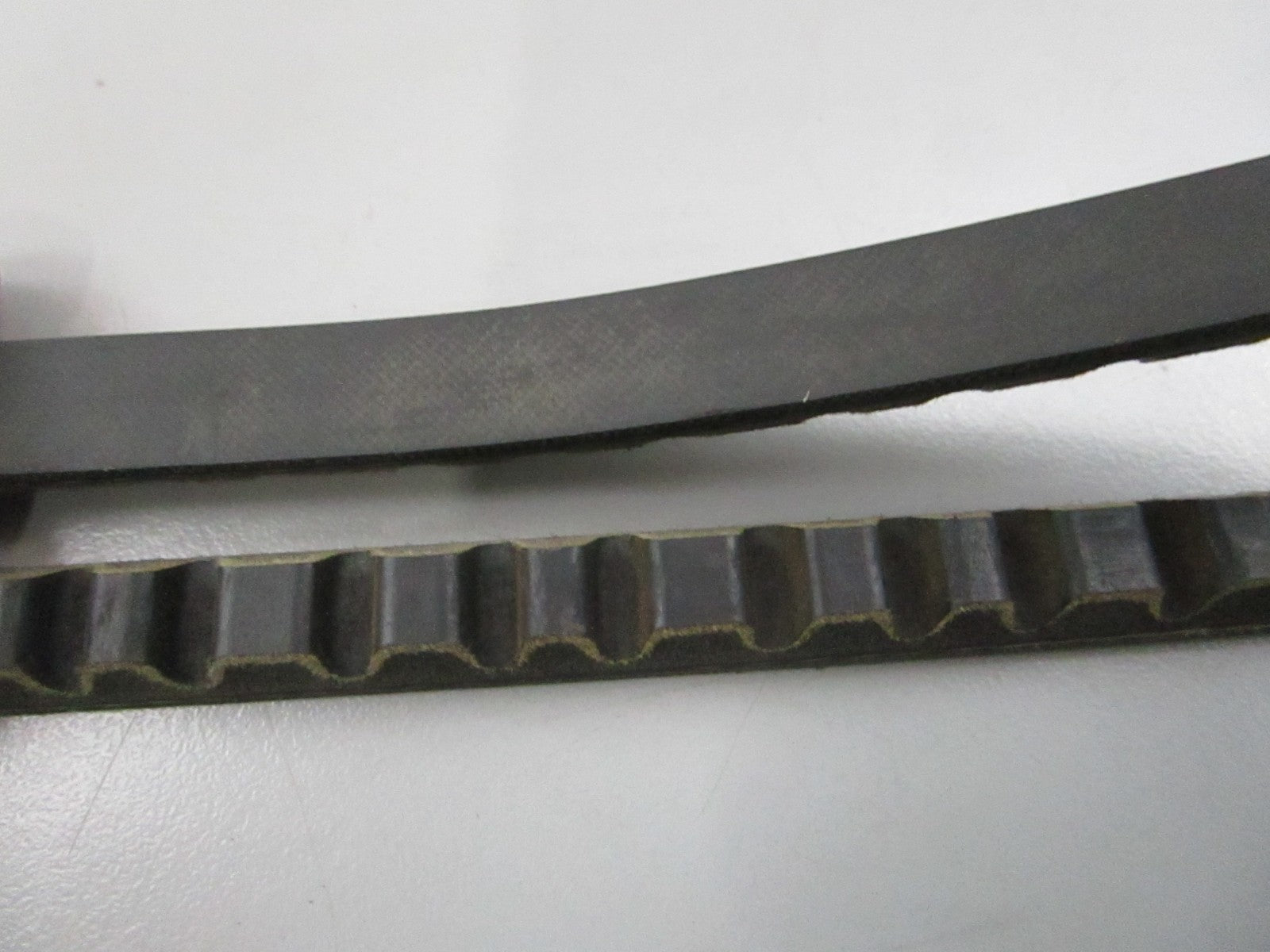 Gates 7440 Automotive XL V-Belt Notched 44in NEW 0810