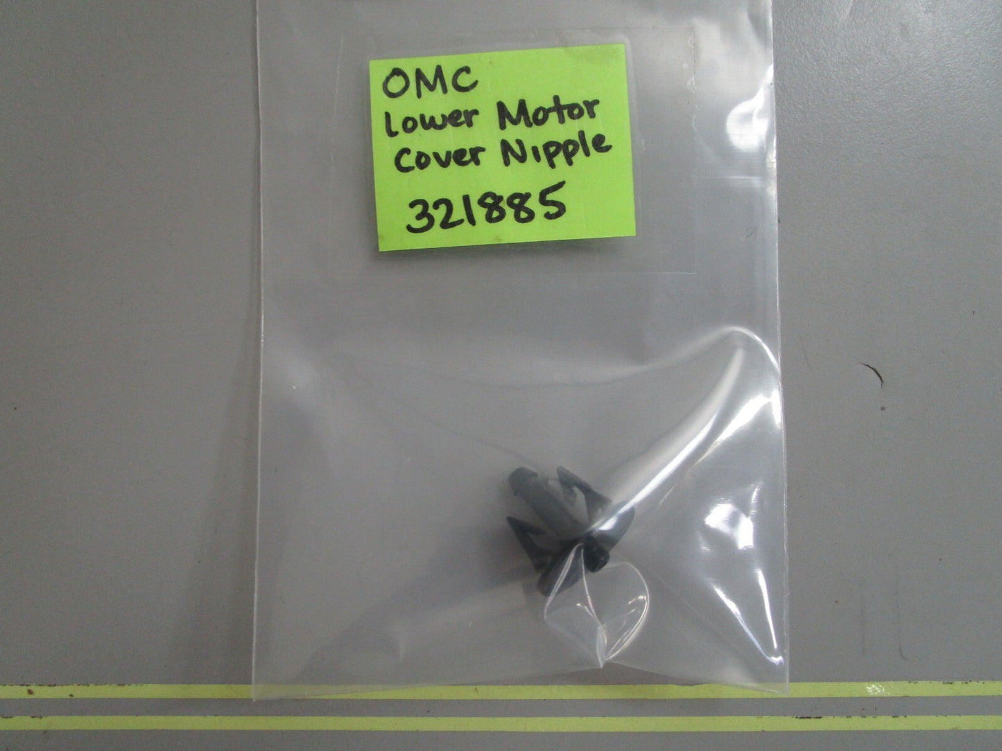 *NEW OEM* 0810 OMC Johnson Evinrude Lower Mount Cover Nipple 321885 0321885