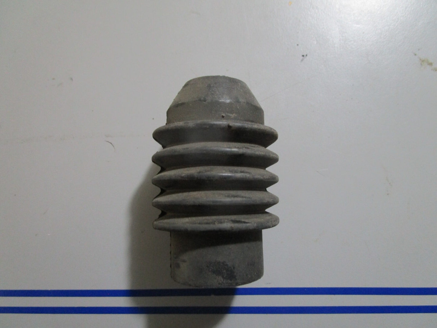 *NEW OEM* 0810 OMC Johnson Evinrude Exhaust Relief Boot 305384 0305384