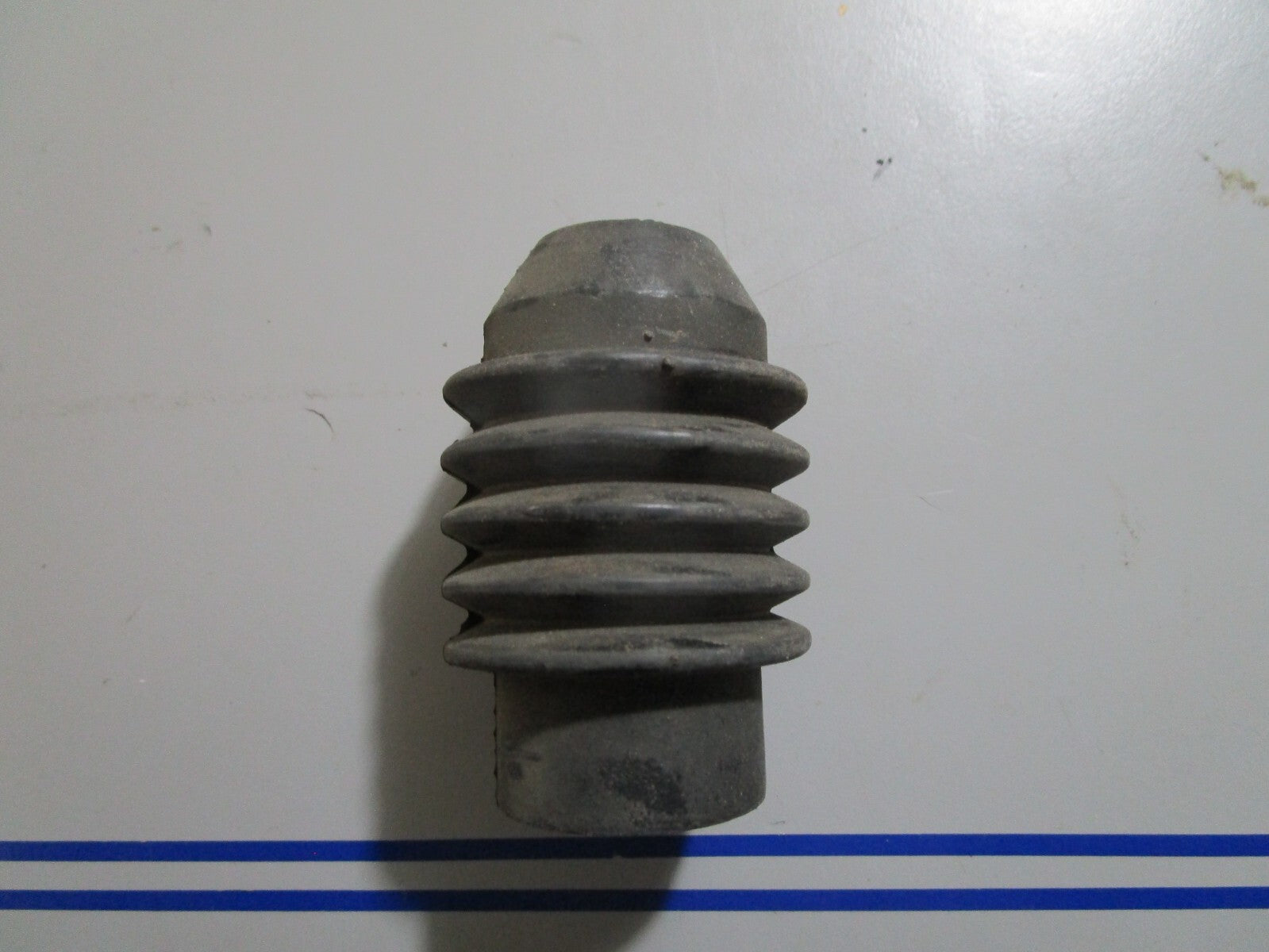 *NEW OEM* 0810 OMC Johnson Evinrude Exhaust Relief Boot 305384 0305384