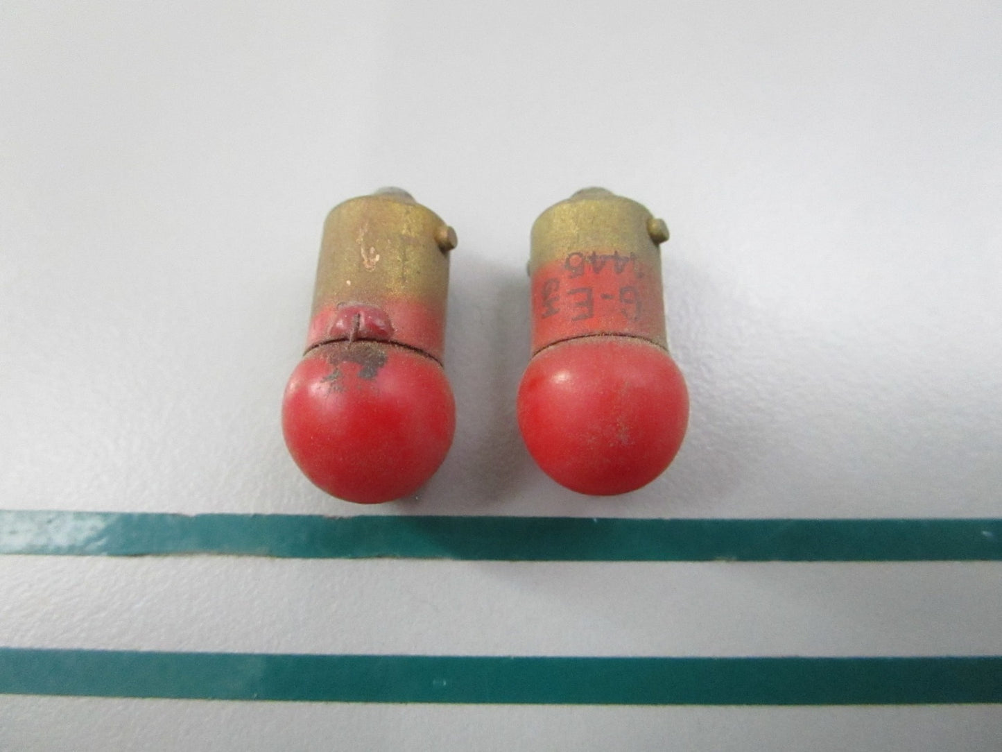 NEW OEM (LOT OF 2) 308165 0308165 OMC Johnson Evinrude Red Bulb 0810