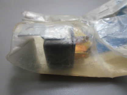 *NEW OEM* 0810 Volvo Penta Relay 876038