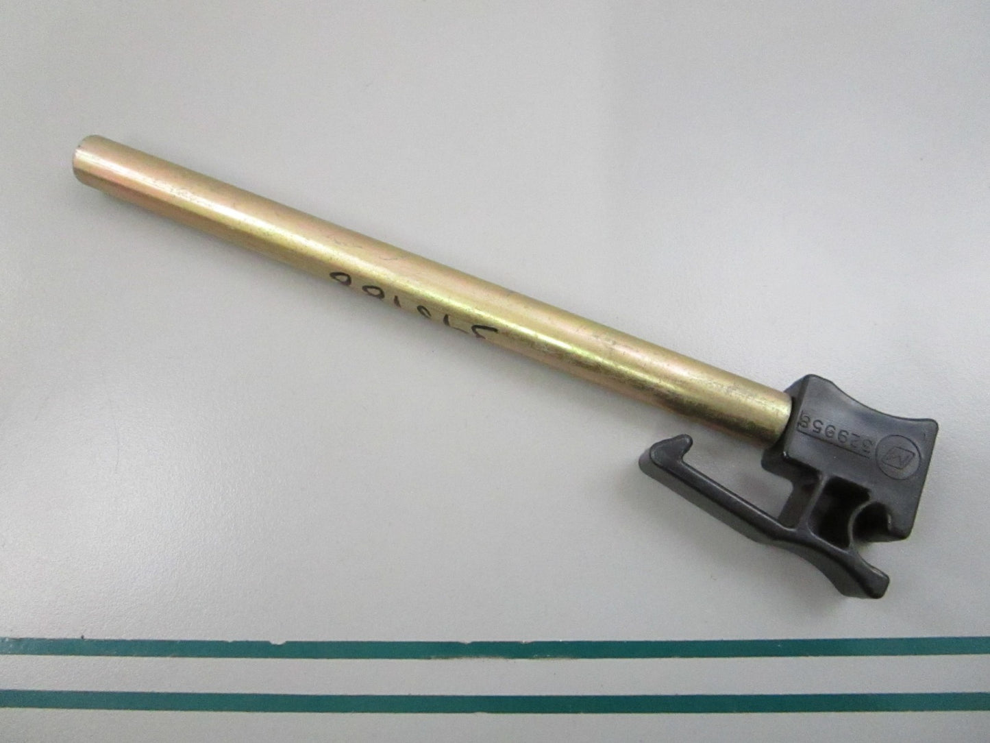 NEW OEM 395188 0395188 OMC Johnson Evinrude Tilt Pin 0810