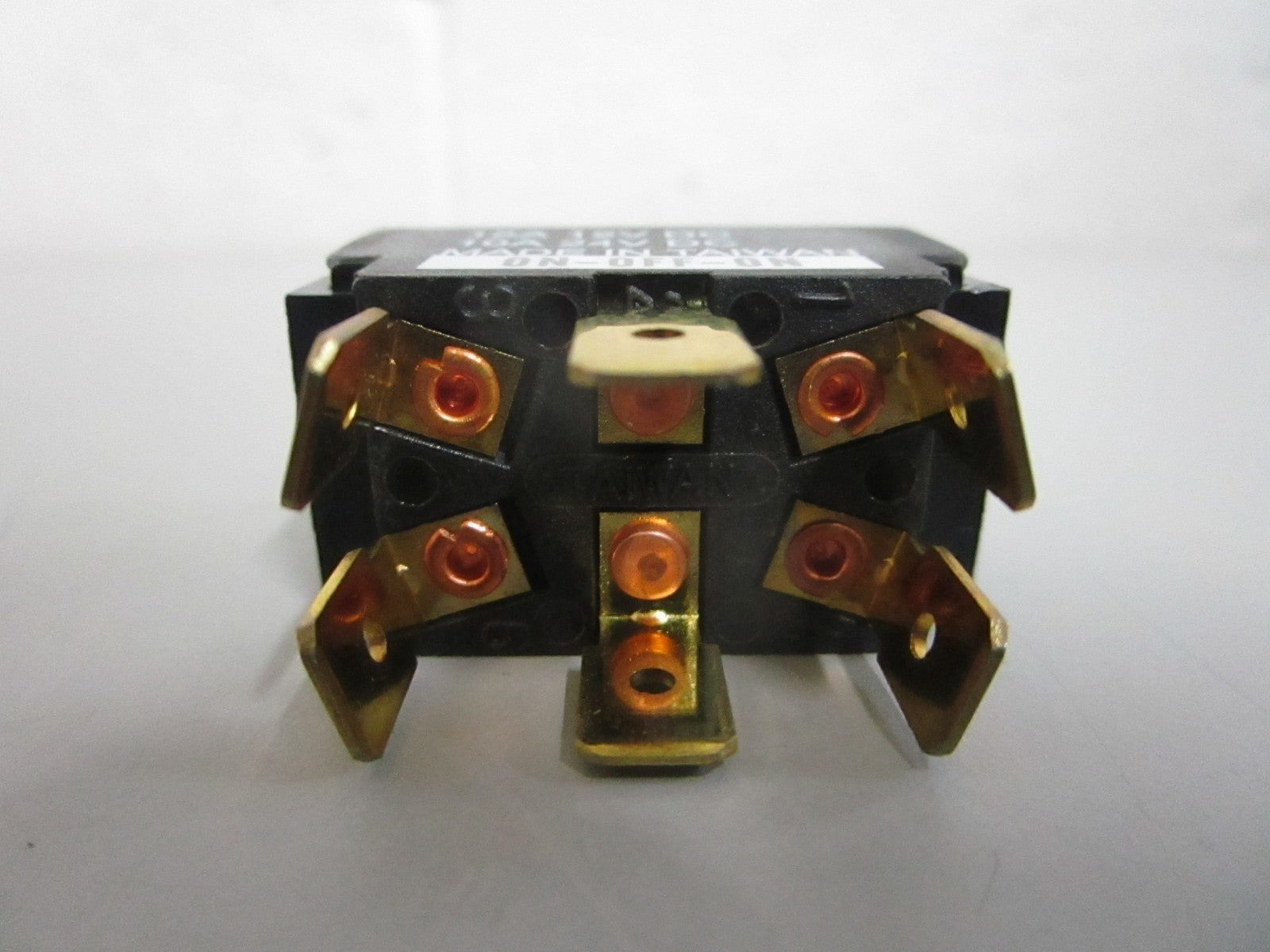 NEW TG40040 Sierra On-Off-On Toggle Switch 0820