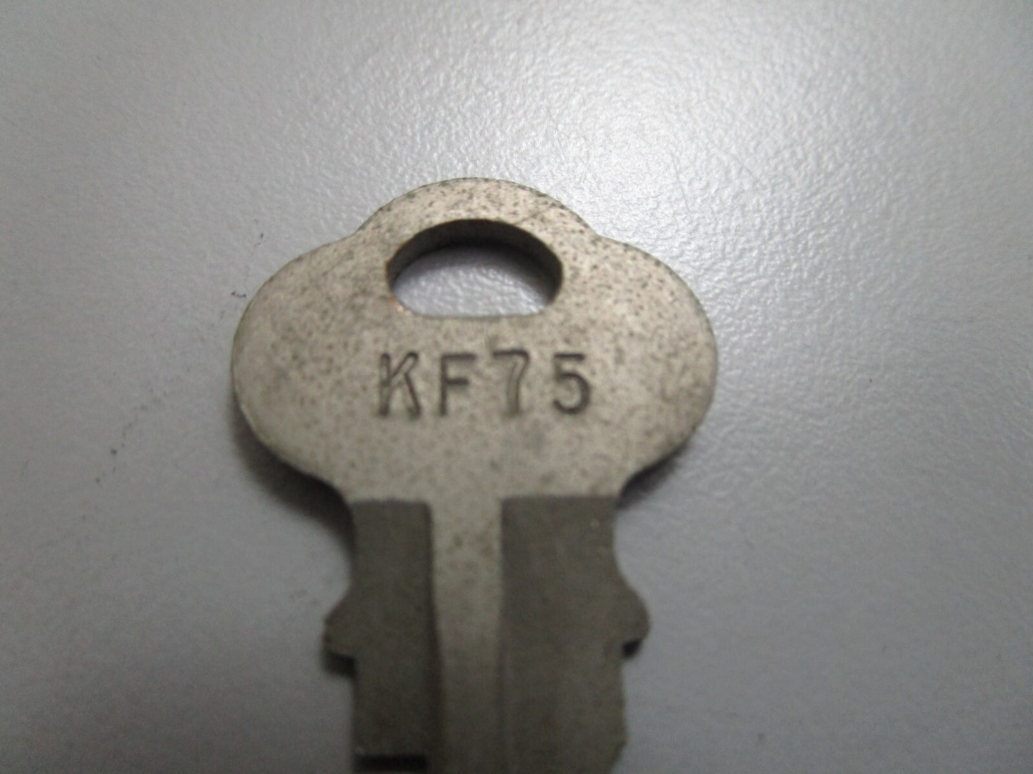 *NEW OEM* 0810 OMC Johnson Evinrude Ignition Key KF75 501590 0501590