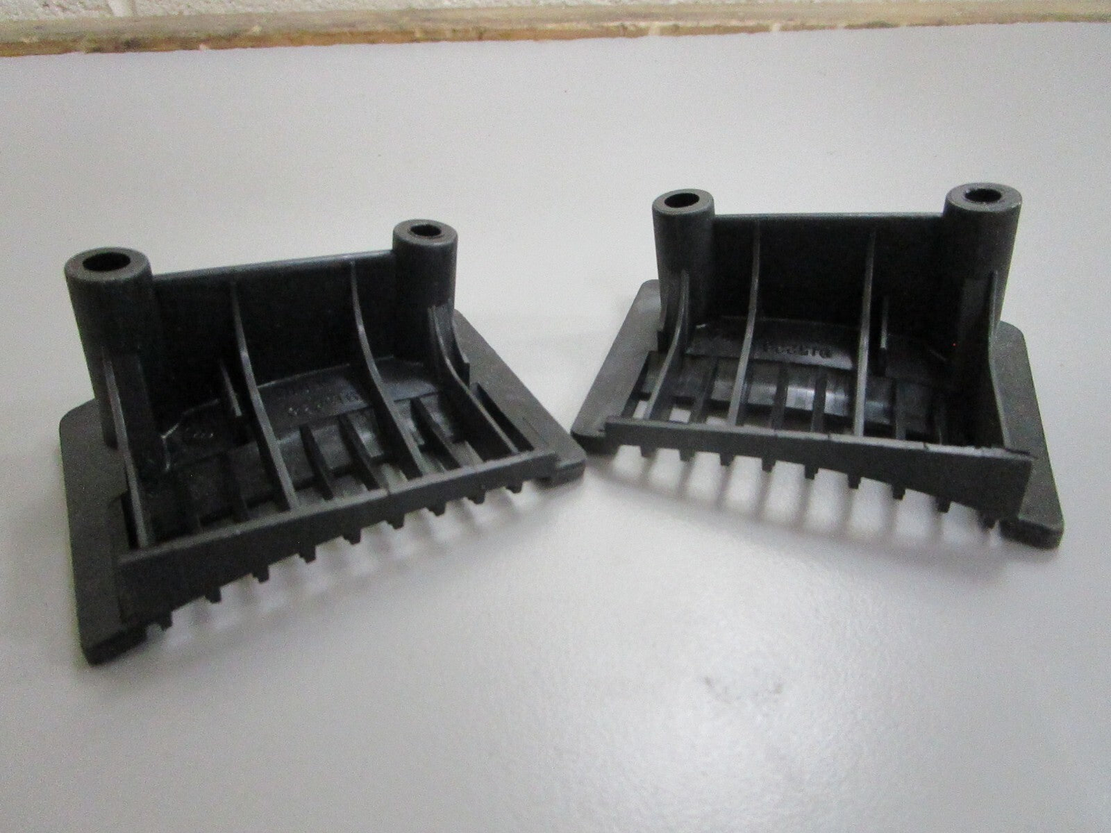 *NEW OEM* 0810 OMC Johnson Evinrude Port & Starboard Water Screen Ay 0987462