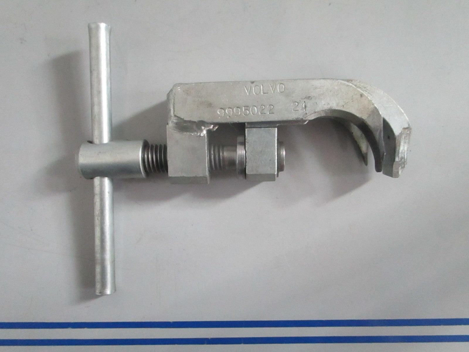 NEW OEM 9995022 Volvo Penta Press Tool 0820