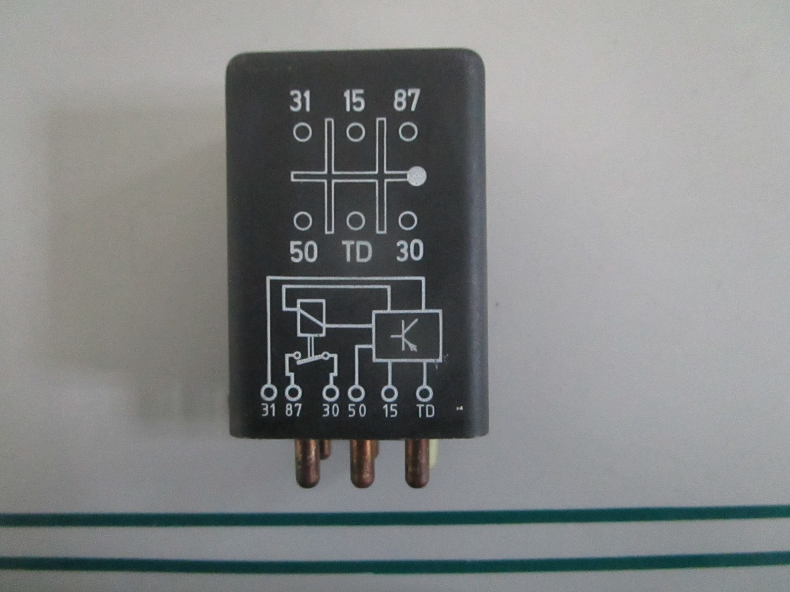 NEW OEM 0015450605 Mercedes-Benz Fuel Pump Relay 0820
